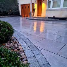  Elevating Curb Appeal: The Art of Driveway Paving